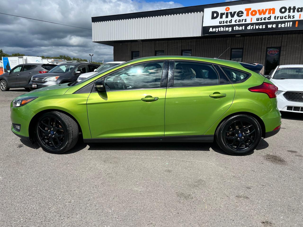 2018 Ford Focus SEL HATCH - Photo #2