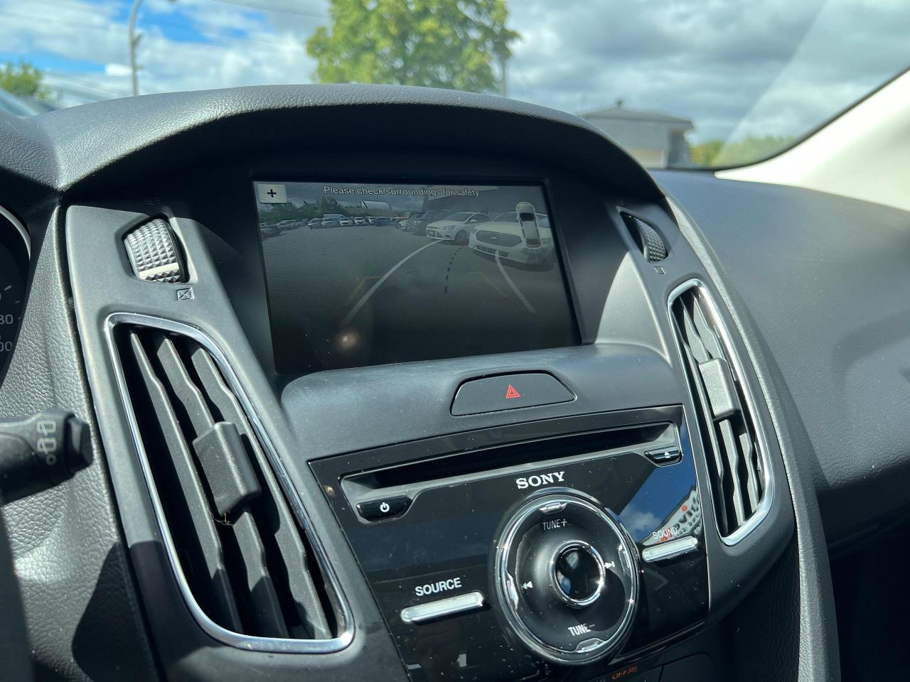 2018 Ford Focus SEL HATCH - Photo #14