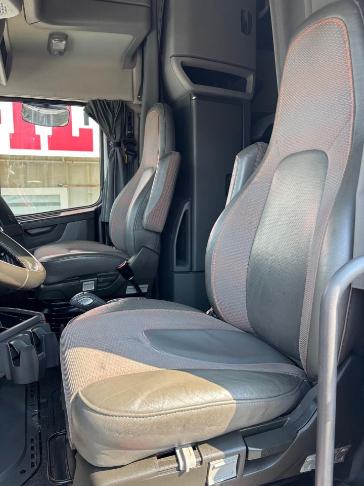 2022 Volvo VNL  - Photo #9
