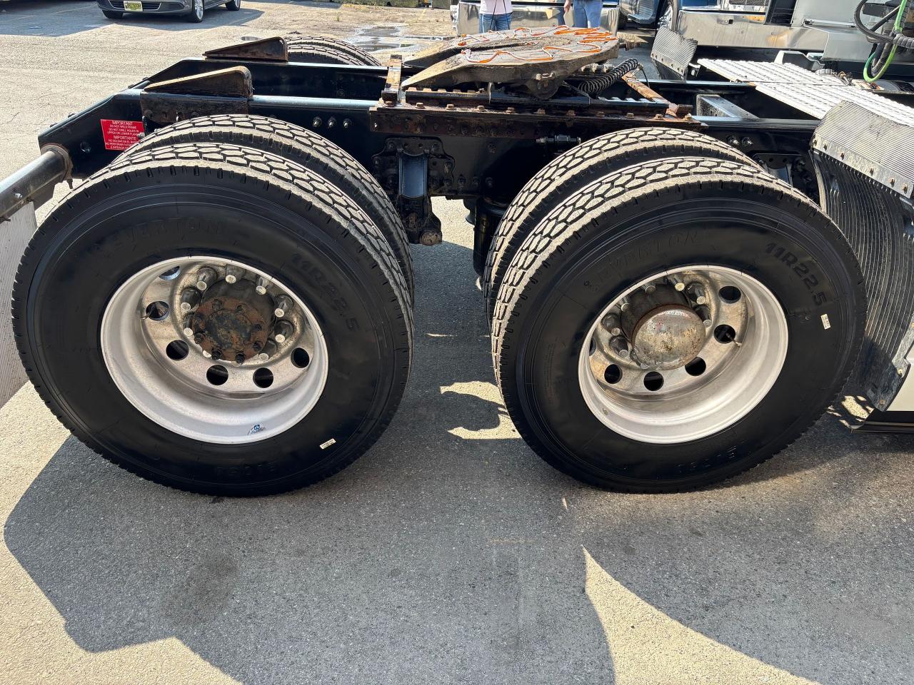 2022 Volvo VNL  - Photo #16