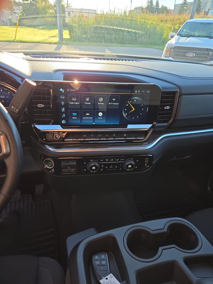 2025 Chevrolet Silverado 1500 LT Photo