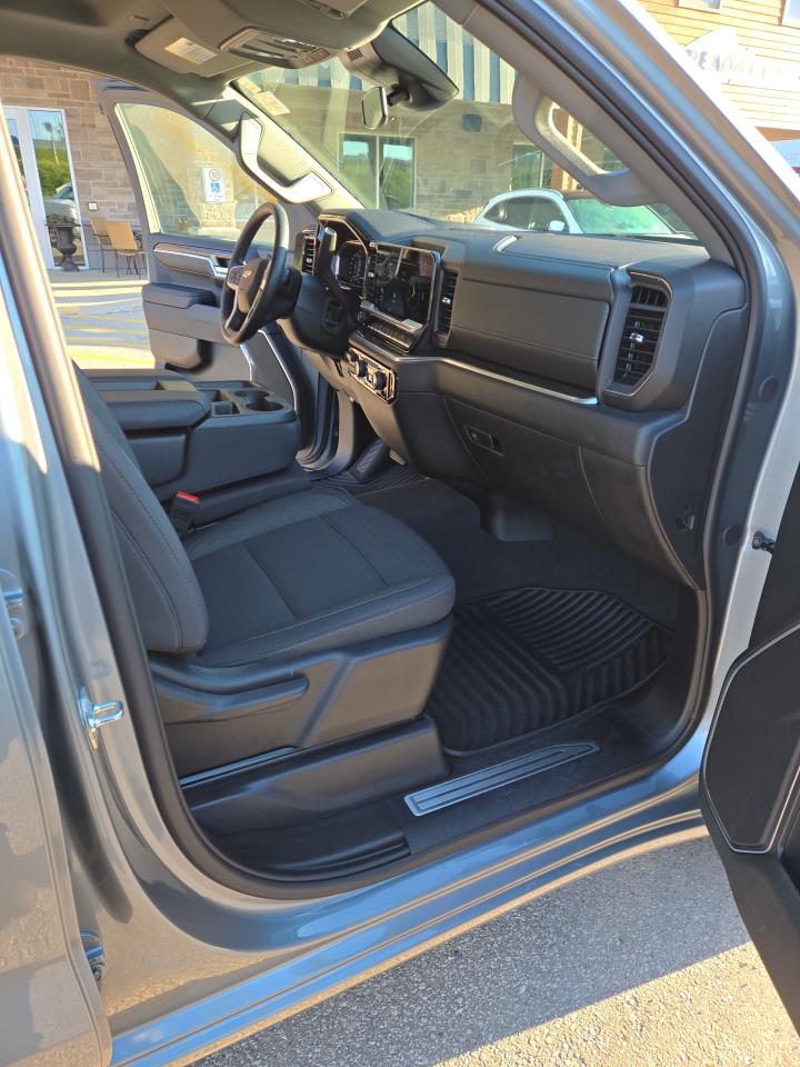 2025 Chevrolet Silverado 1500 LT Photo