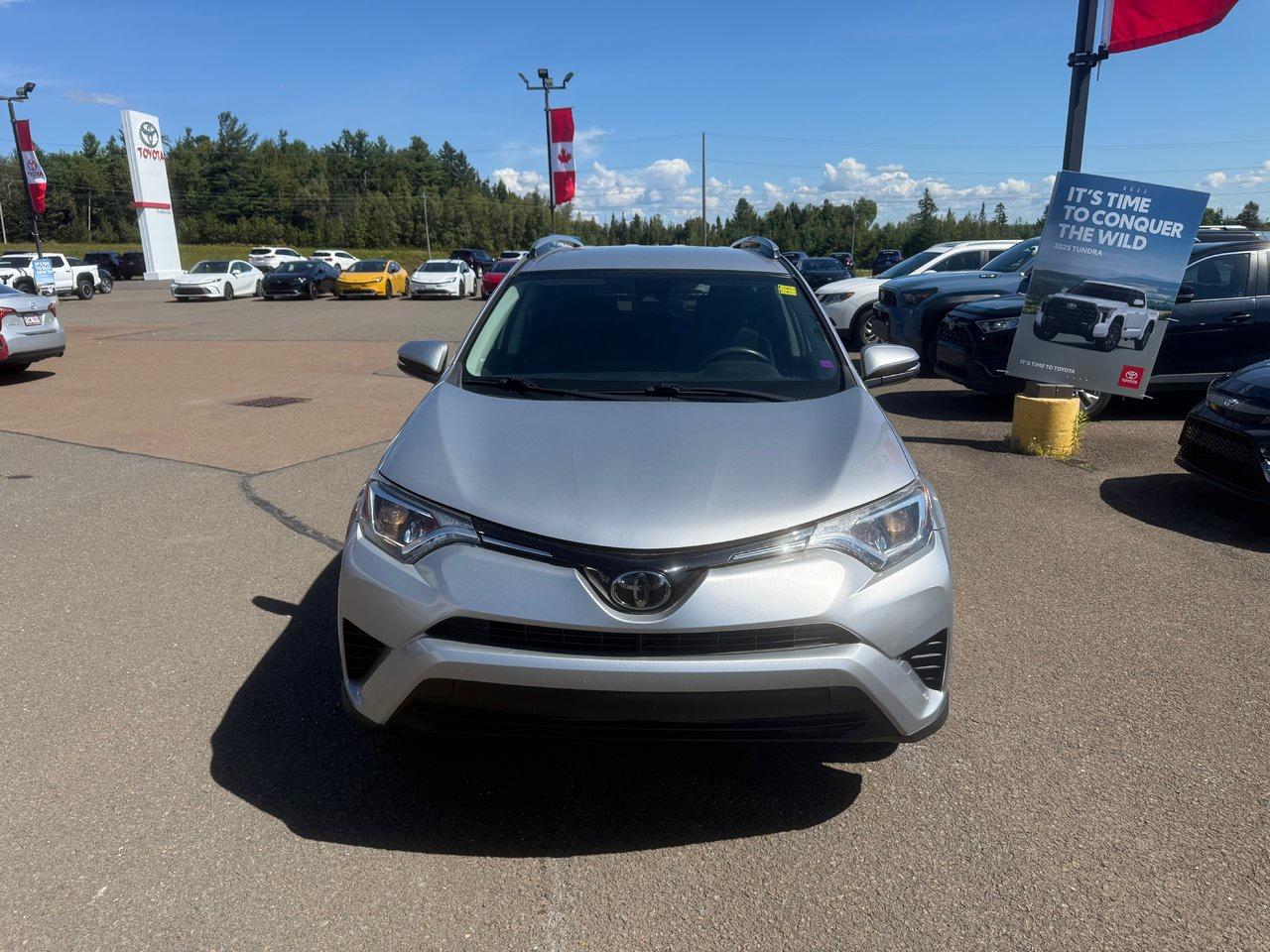 2018 Toyota RAV4 LE Photo1