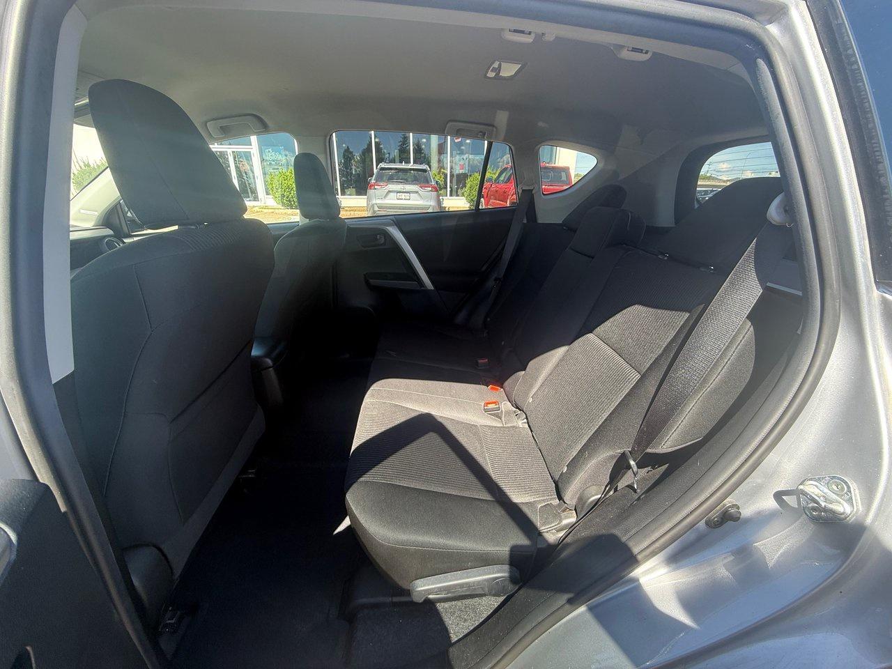 2018 Toyota RAV4 LE Photo