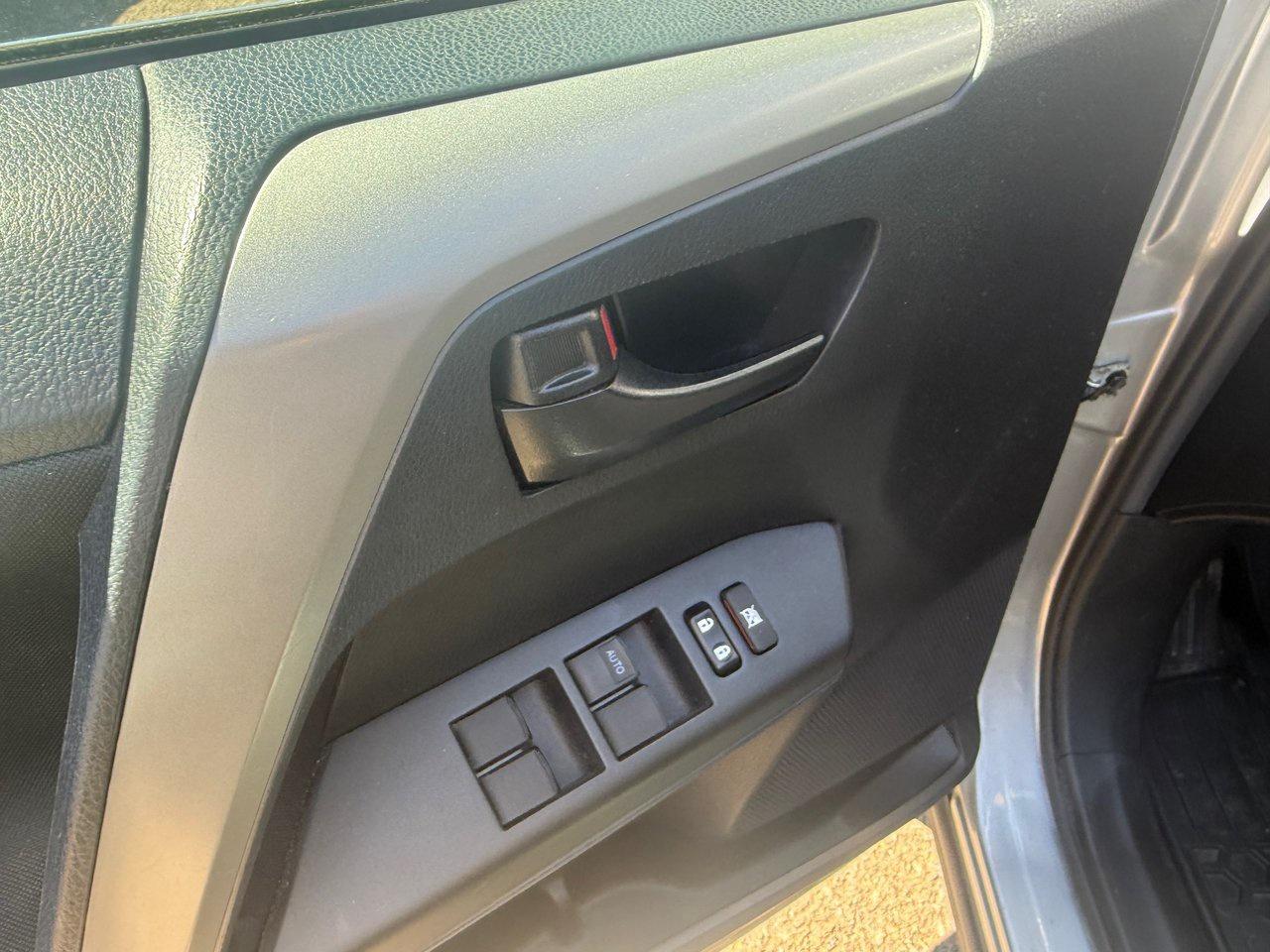 2018 Toyota RAV4 LE Photo