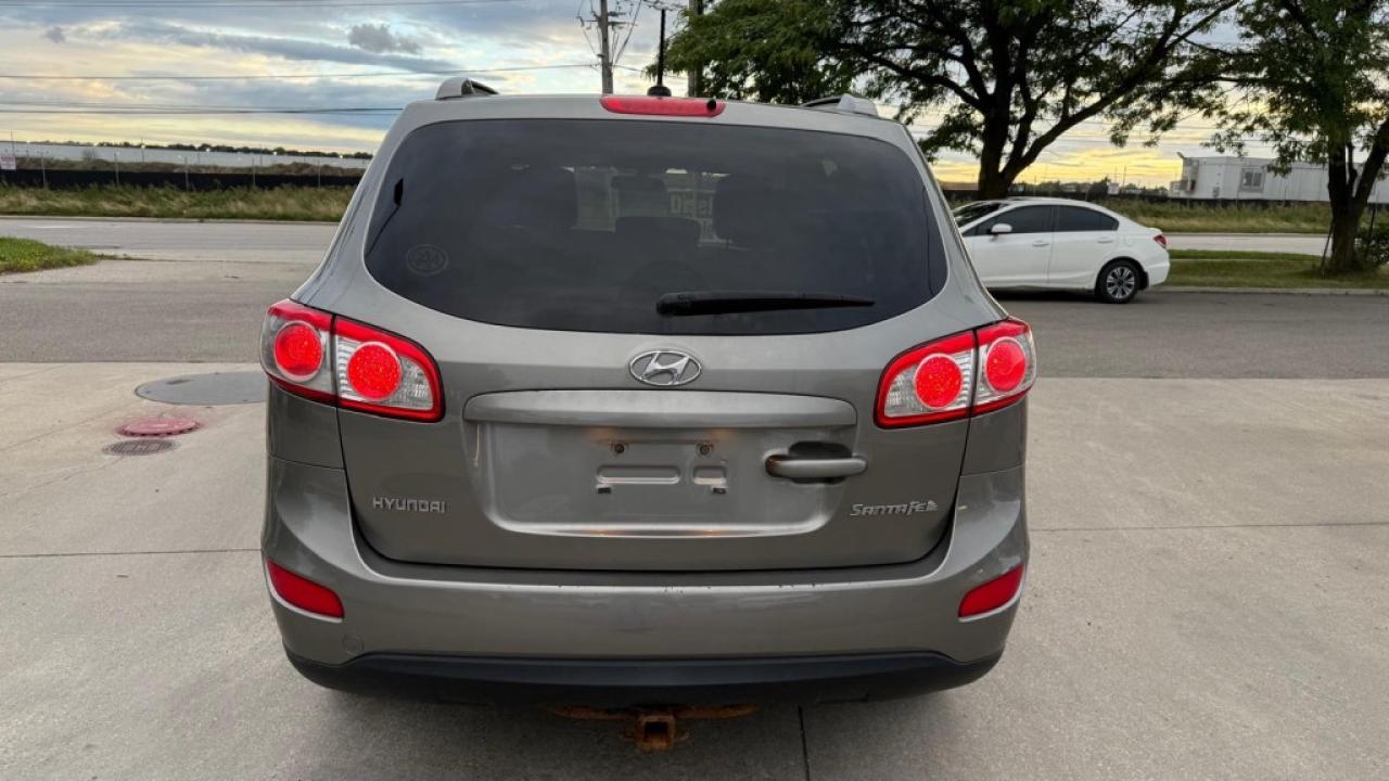 2011 Hyundai Santa Fe Front-wheel Drive 4dr V6 Automatic GL Photo3