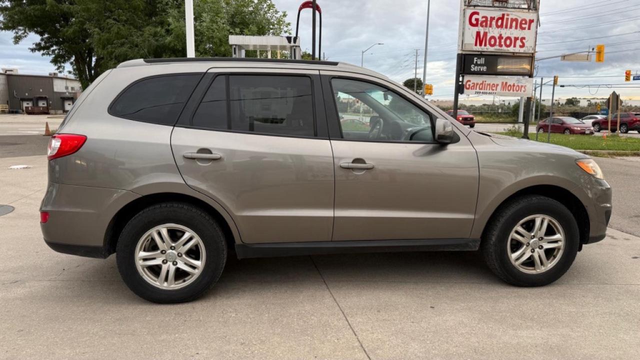 2011 Hyundai Santa Fe Front-wheel Drive 4dr V6 Automatic GL Photo4