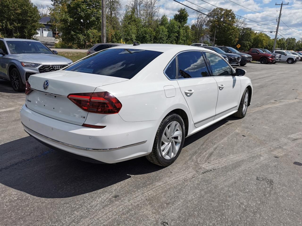 2018 Volkswagen Passat SE - Photo #5