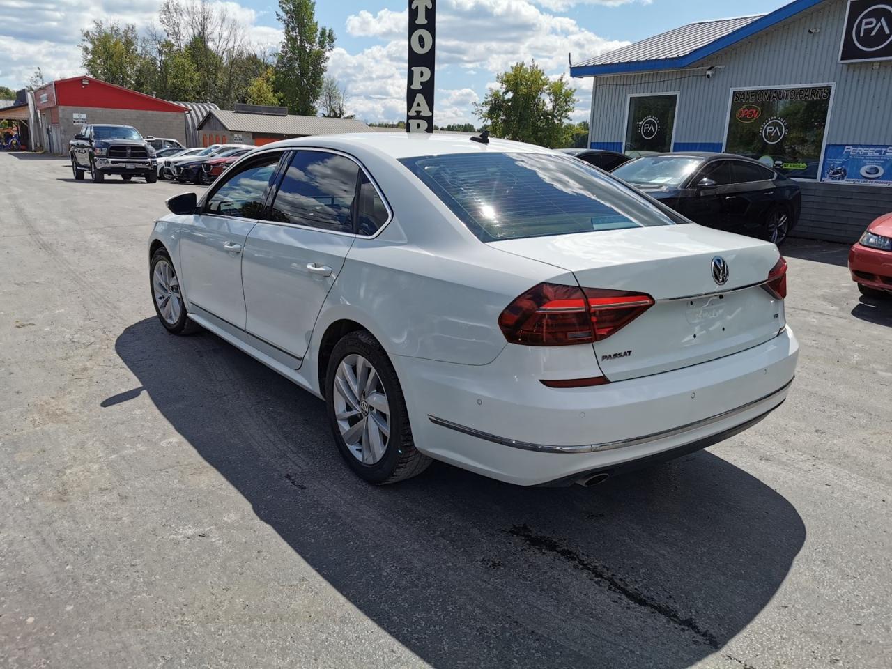 2018 Volkswagen Passat SE - Photo #7