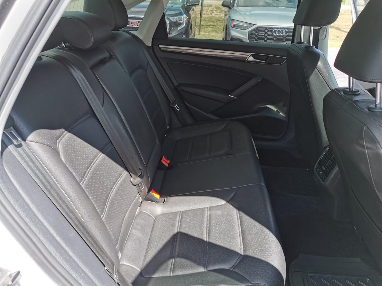 2018 Volkswagen Passat SE - Photo #28
