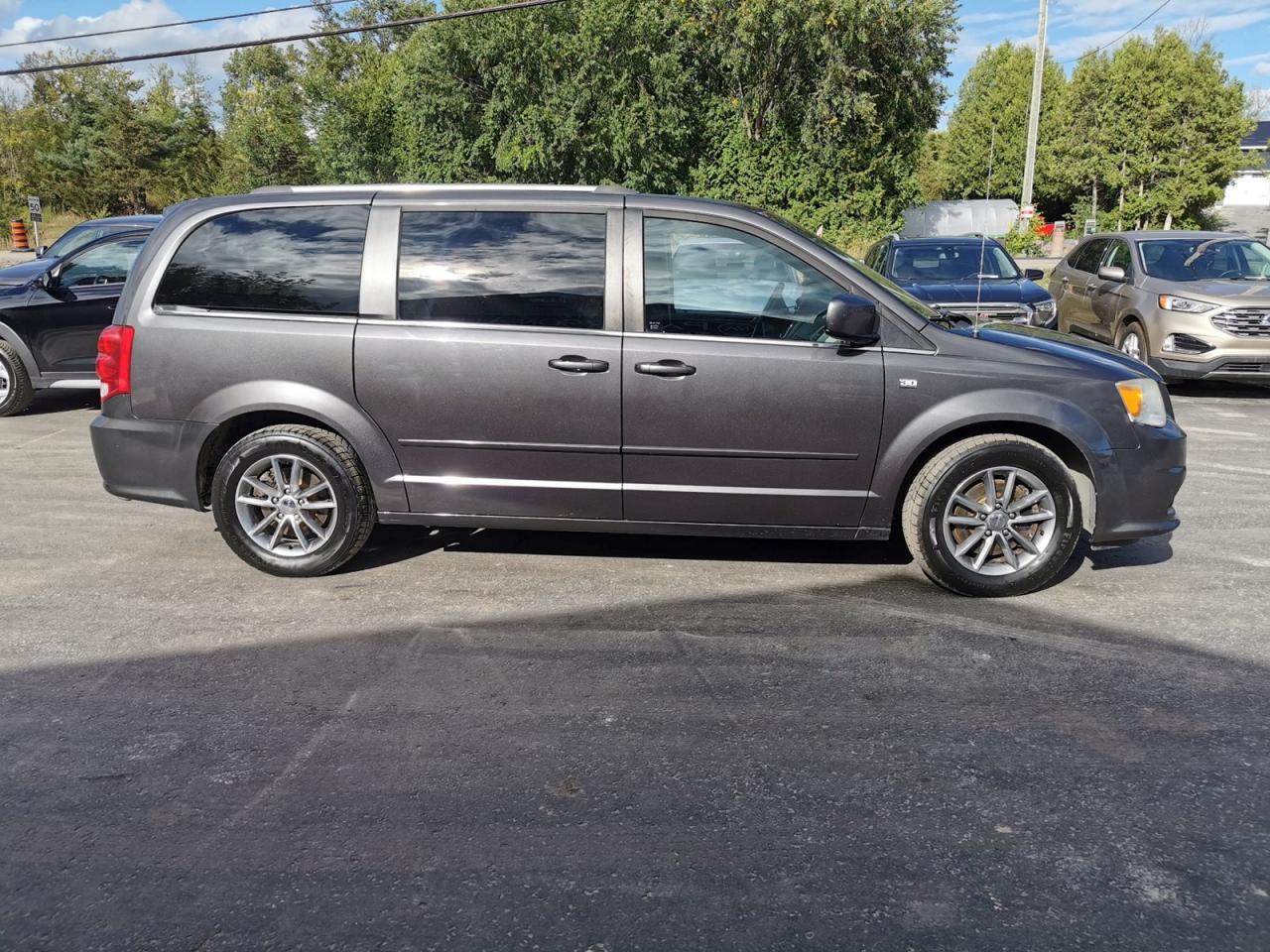 2014 Dodge Grand Caravan SE - Photo #4