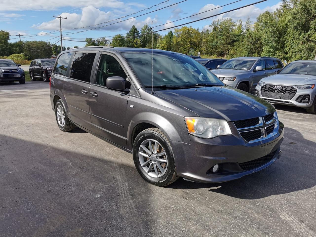2014 Dodge Grand Caravan SE - Photo #3