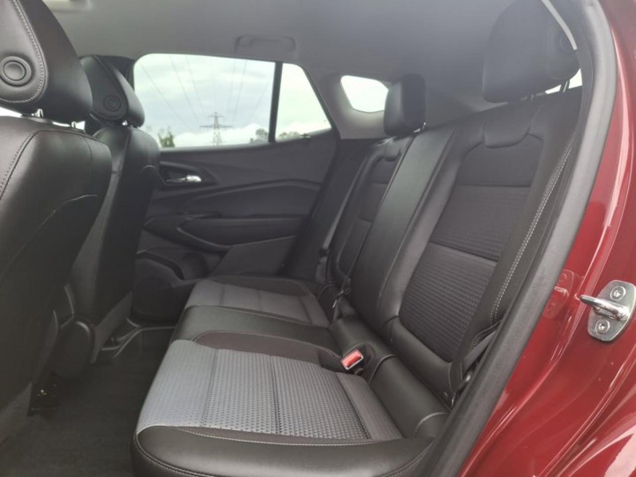 2024 Chevrolet Trax LT | Sunroof | Apple CarPlay | Android Auto | Heated Seats & Steering | Cruise Control | and More ! Photo