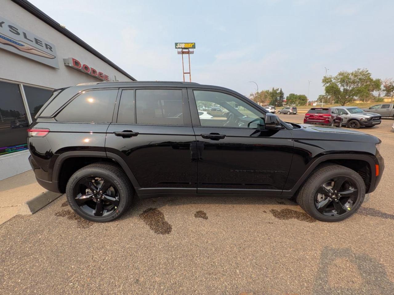 2025 Jeep Grand Cherokee ALTITUDE 4X4 Photo