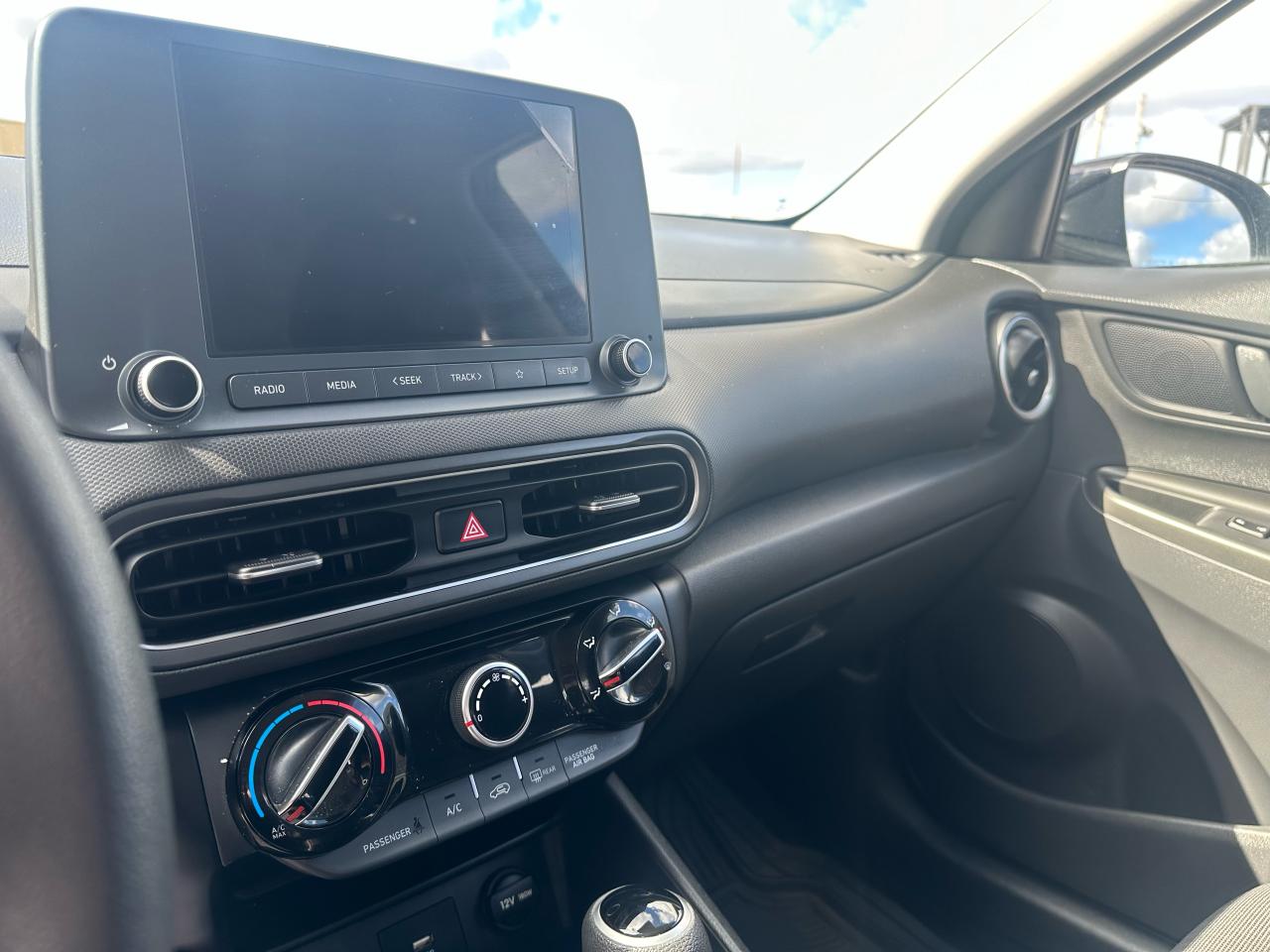 2023 Hyundai KONA Essential Photo