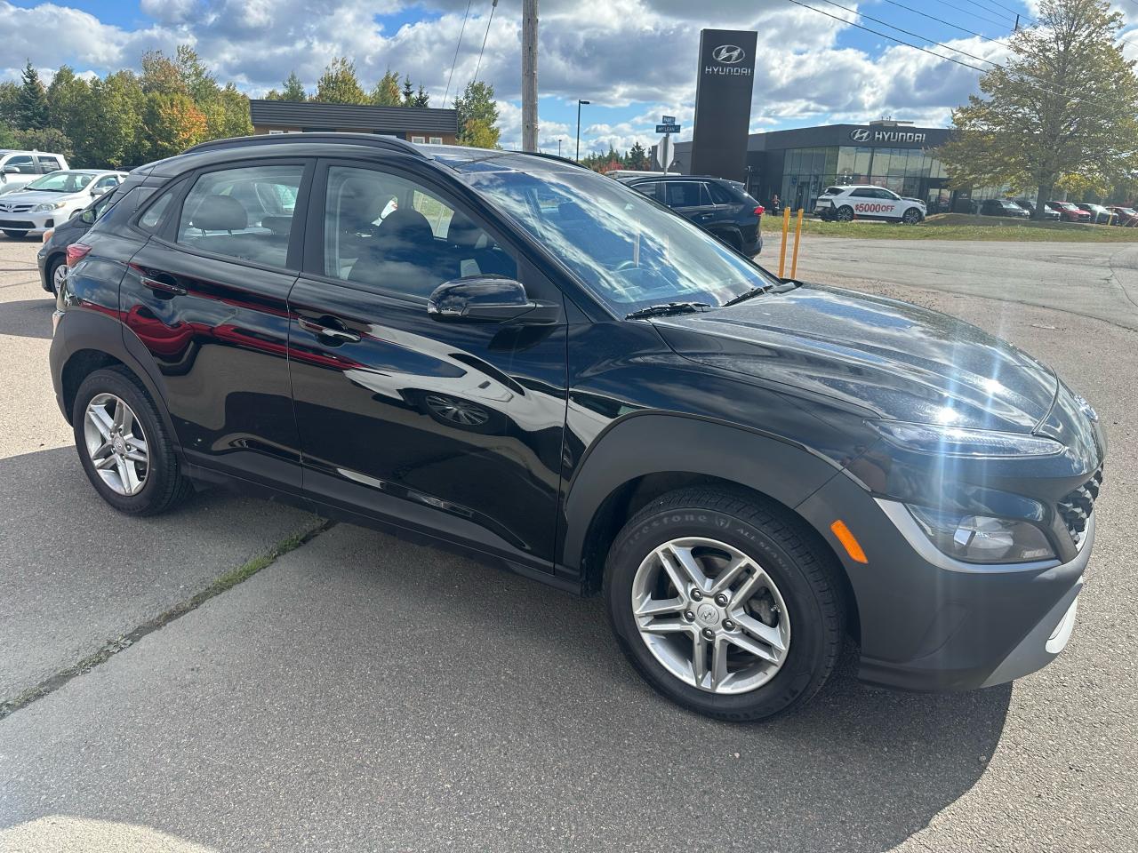 2023 Hyundai KONA Essential Photo3