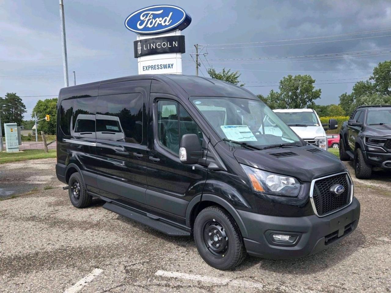2025 Ford Transit Passenger Wagon XL Photo2