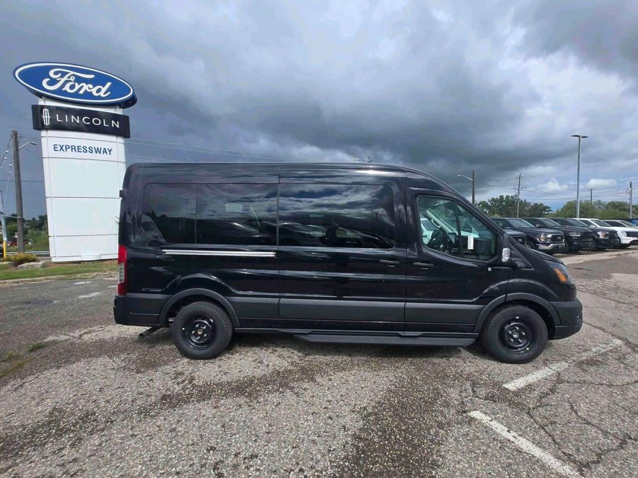 2025 Ford Transit Passenger Wagon XL Photo3