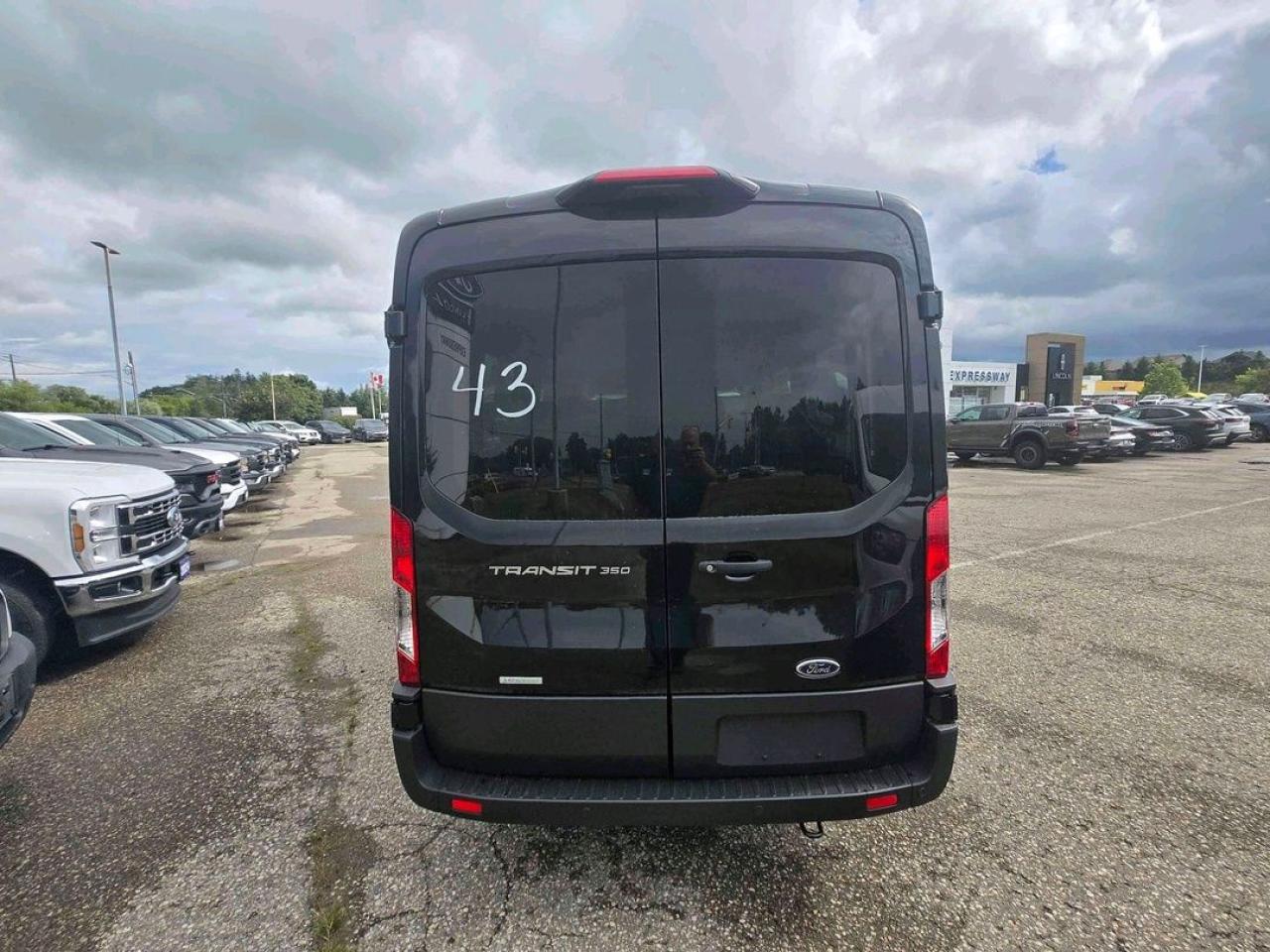2025 Ford Transit Passenger Wagon XL Photo4