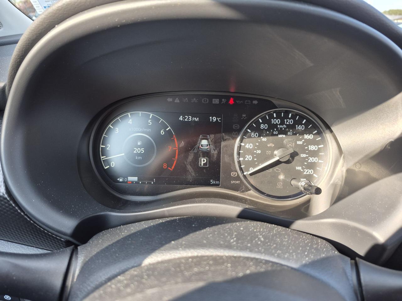 2025 Nissan Kicks Play SV FWD Photo8