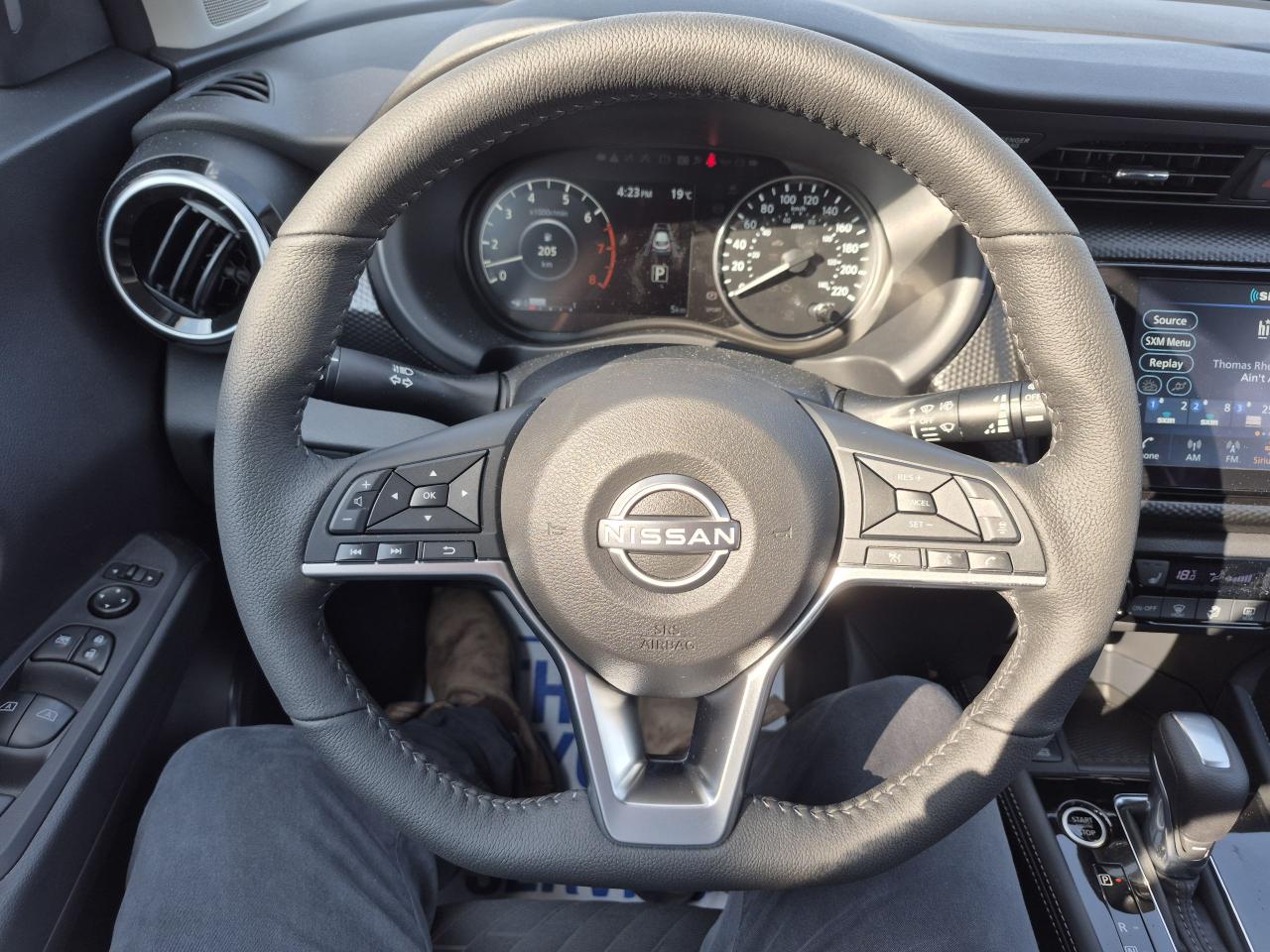 2025 Nissan Kicks Play SV FWD Photo7