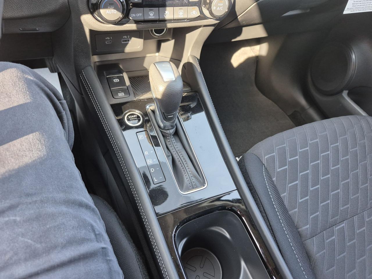 2025 Nissan Kicks Play SV FWD Photo11