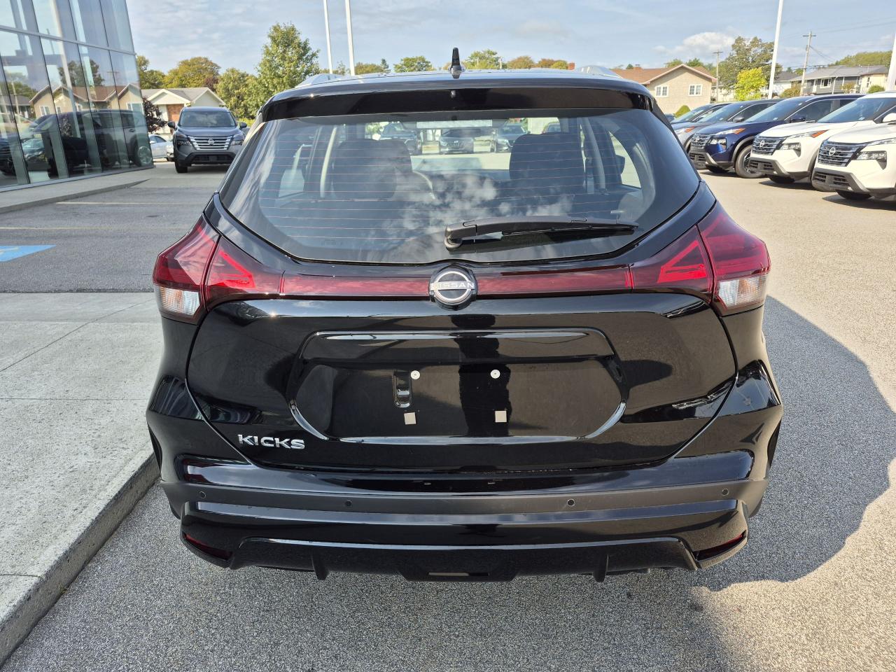 2025 Nissan Kicks Play SV FWD Photo4