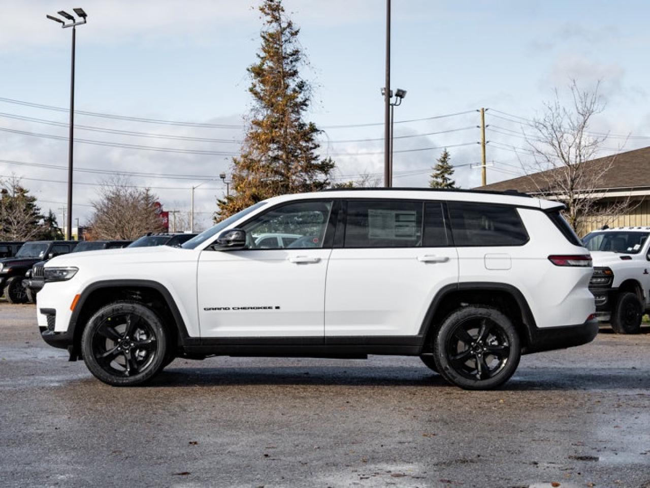 2025 Jeep Grand Cherokee L Altitude Photo4