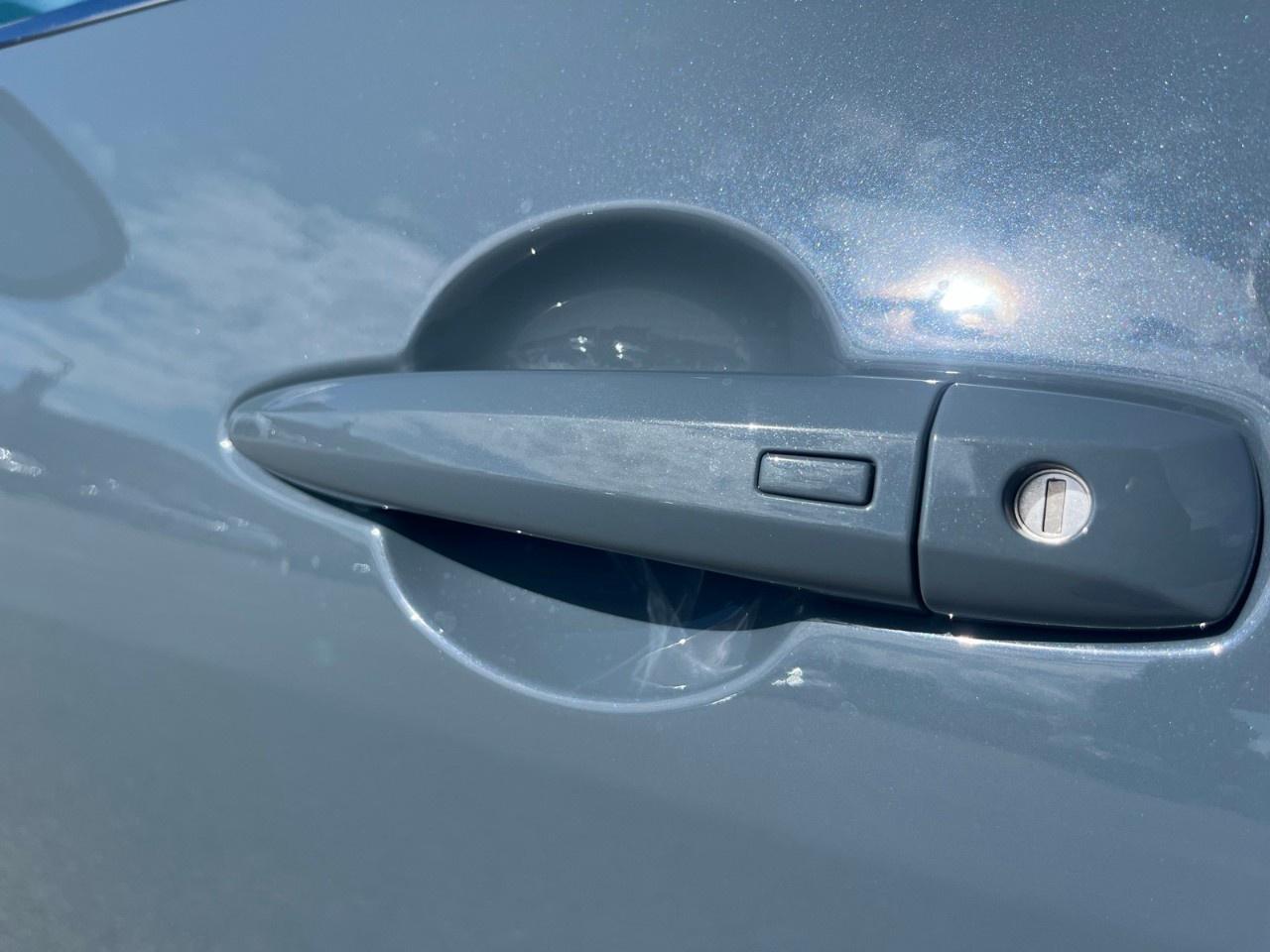 2025 Nissan Sentra SV CVT Photo3