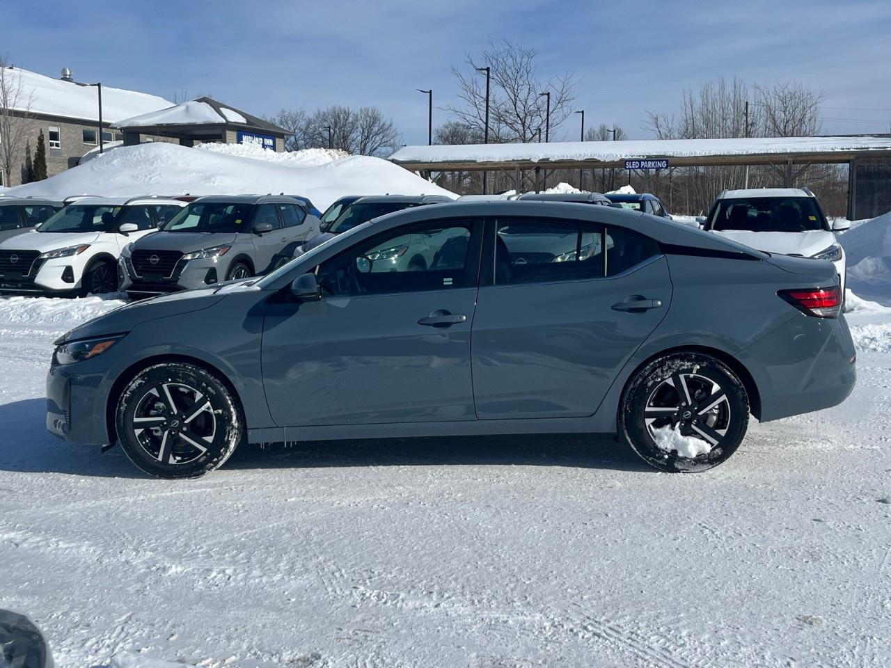 2025 Nissan Sentra SV CVT Photo