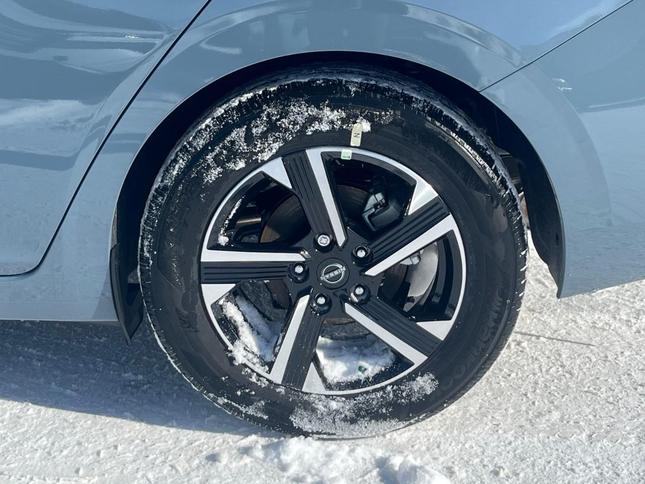 2025 Nissan Sentra SV CVT Photo