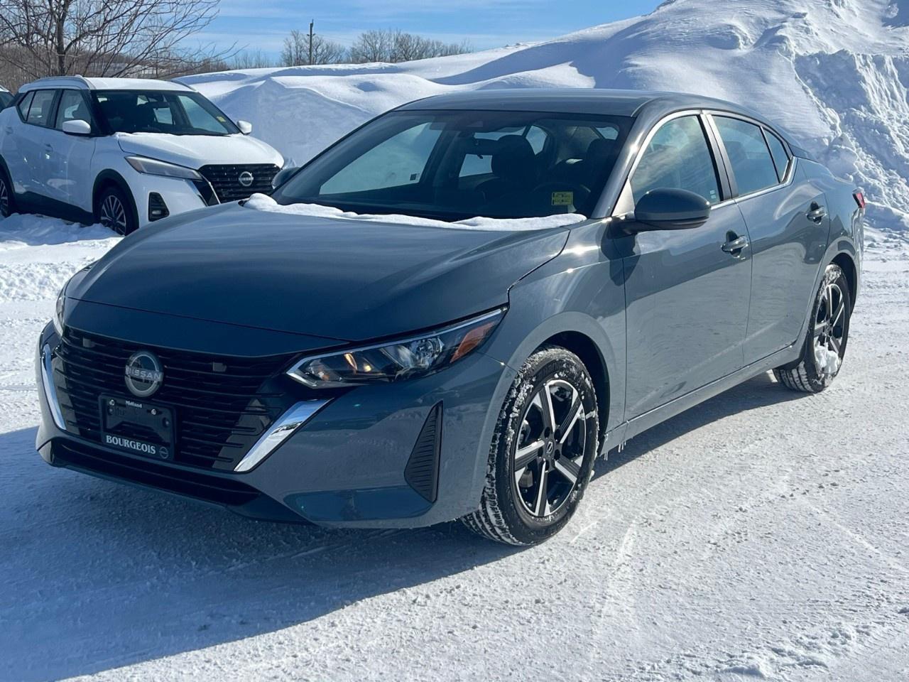 2025 Nissan Sentra SV CVT Photo3