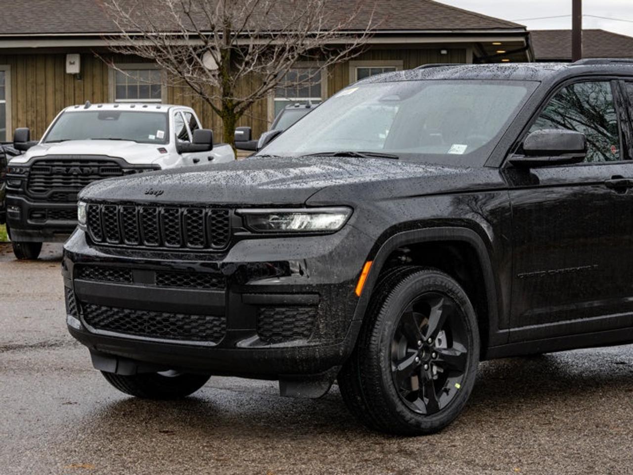 2025 Jeep Grand Cherokee L ALTITUDE Photo