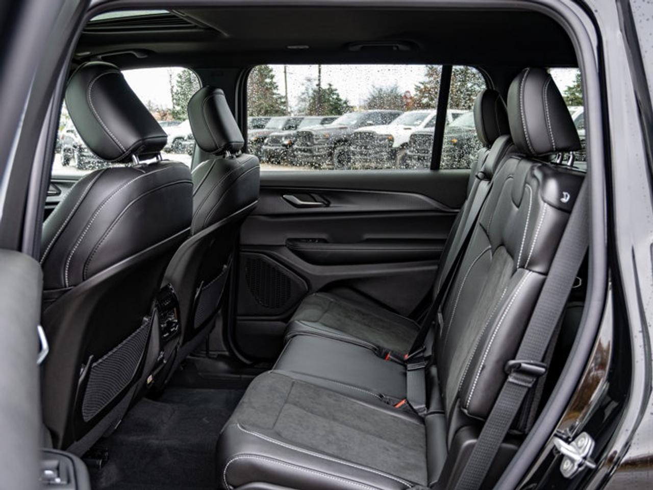 2025 Jeep Grand Cherokee L ALTITUDE Photo