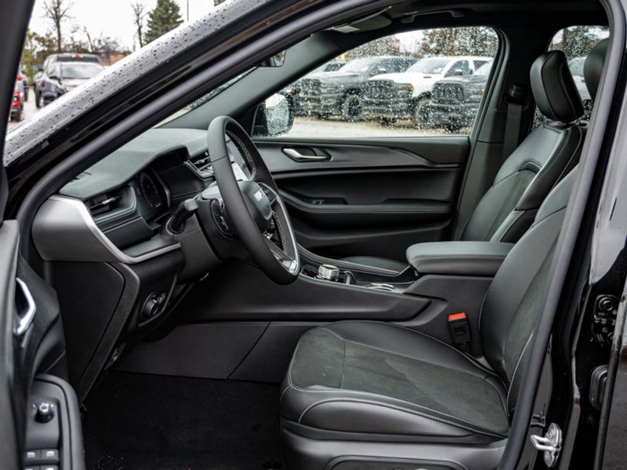 2025 Jeep Grand Cherokee L ALTITUDE Photo