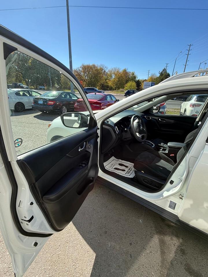 2015 Nissan Rogue S Photo4