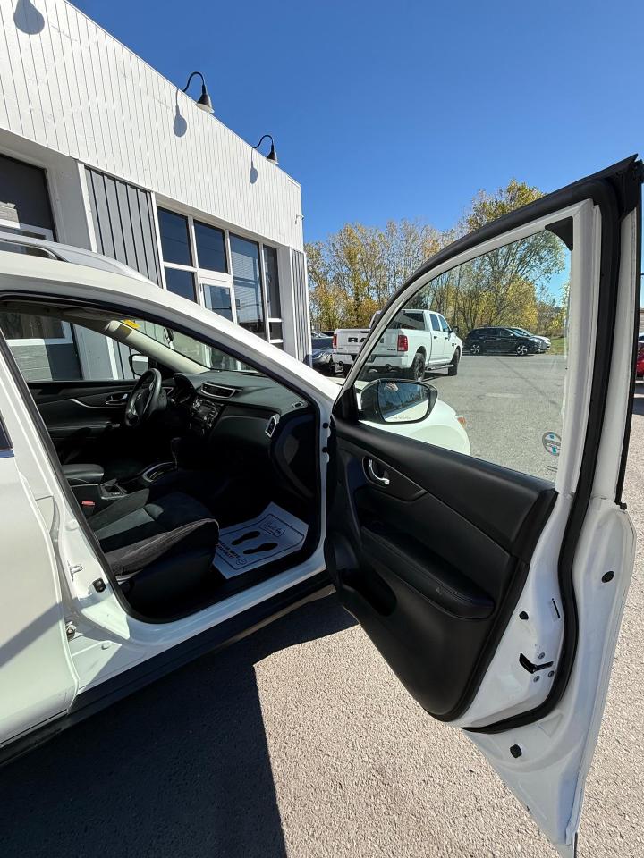 2015 Nissan Rogue S Photo