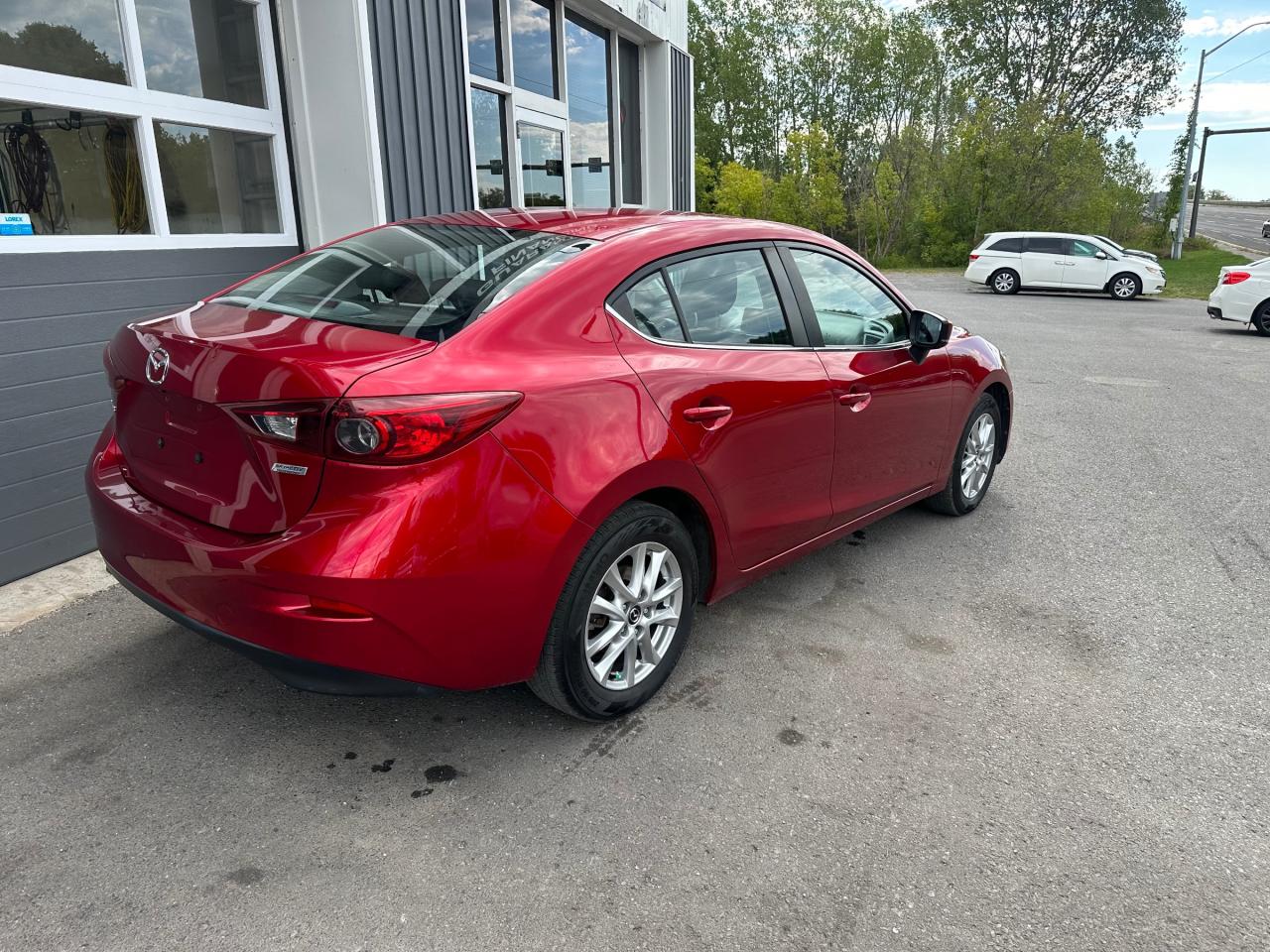 2018 Mazda MAZDA3 GS Photo3