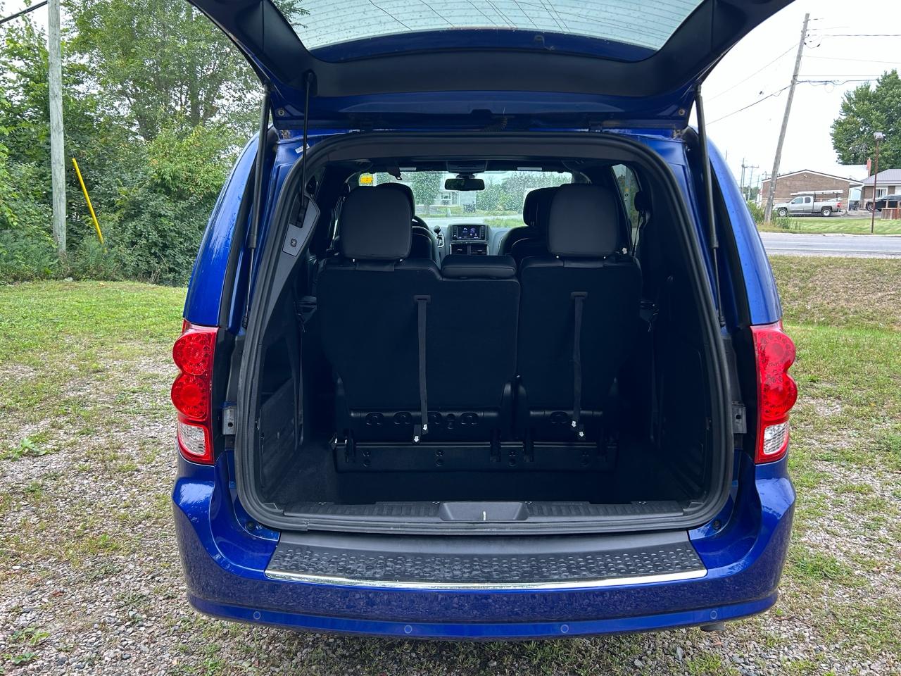 2020 Dodge Grand Caravan PREMIUM PLUS With only 40181 km - Photo #10