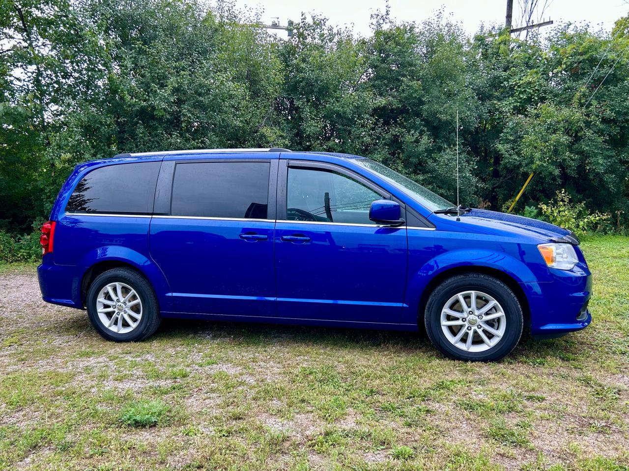 2020 Dodge Grand Caravan PREMIUM PLUS With only 40181 km - Photo #4
