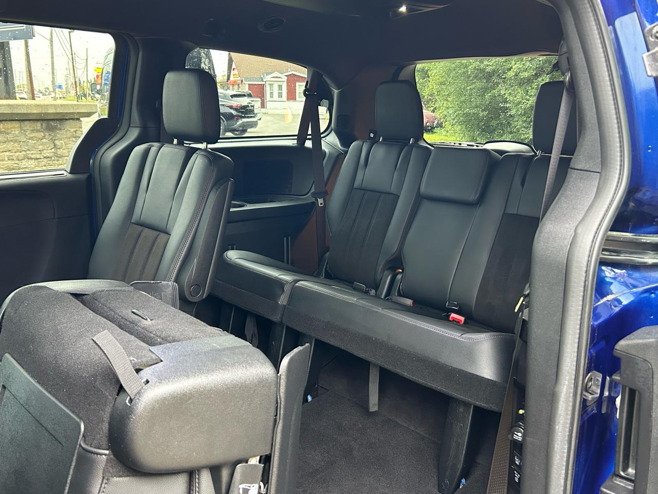 2020 Dodge Grand Caravan PREMIUM PLUS With only 40181 km - Photo #13