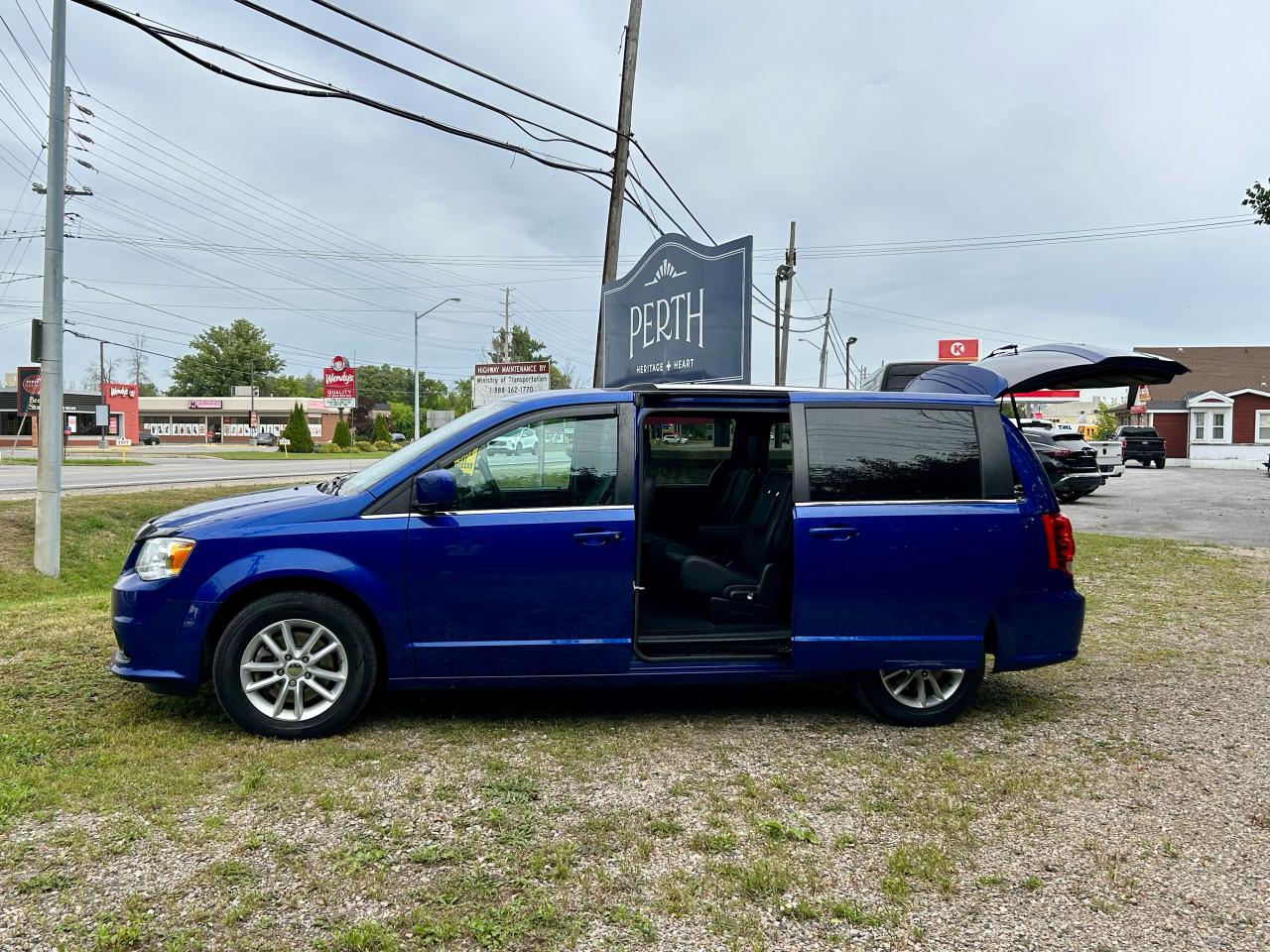 2020 Dodge Grand Caravan PREMIUM PLUS With only 40181 km - Photo #11
