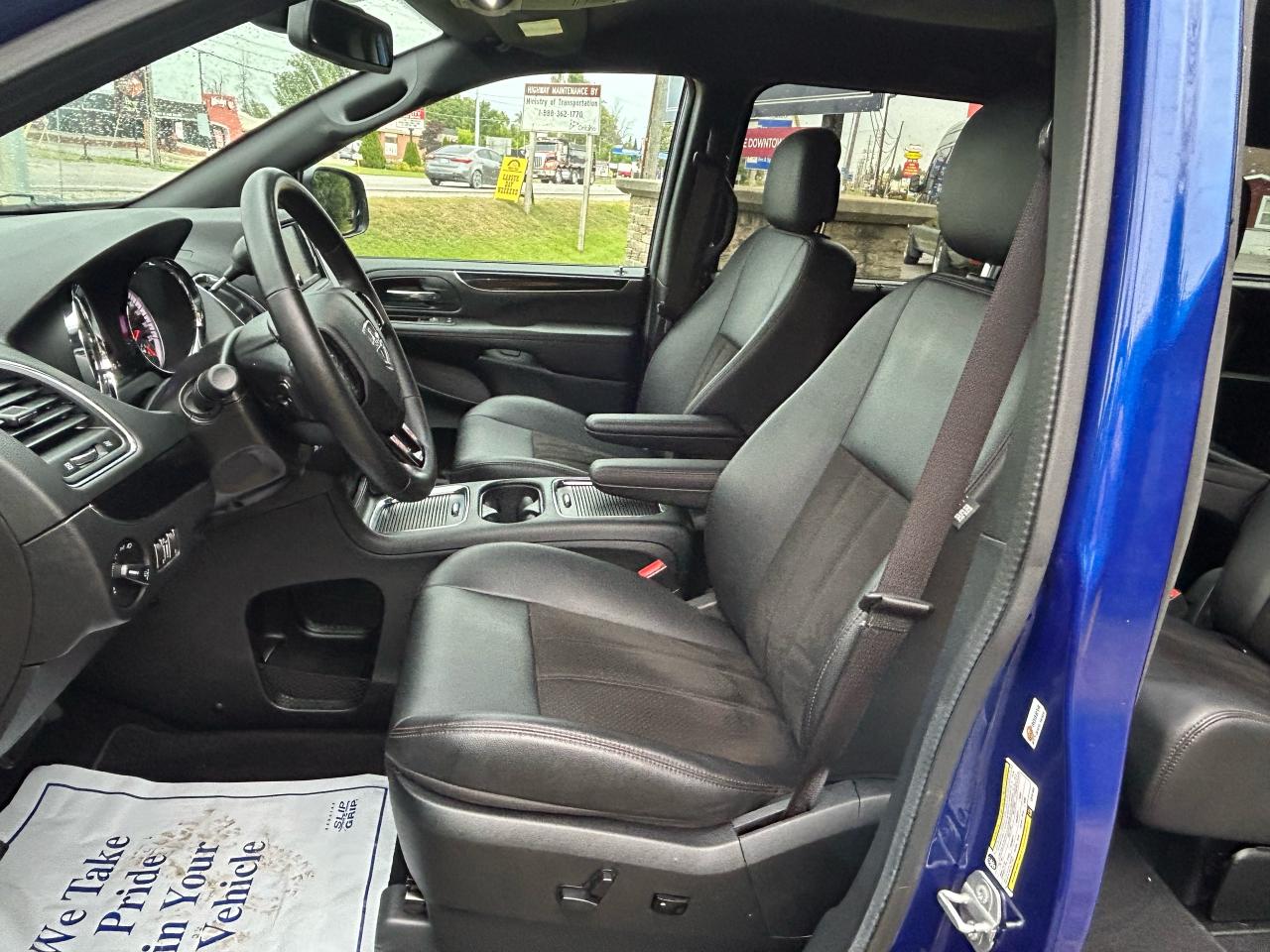 2020 Dodge Grand Caravan PREMIUM PLUS With only 40181 km - Photo #18