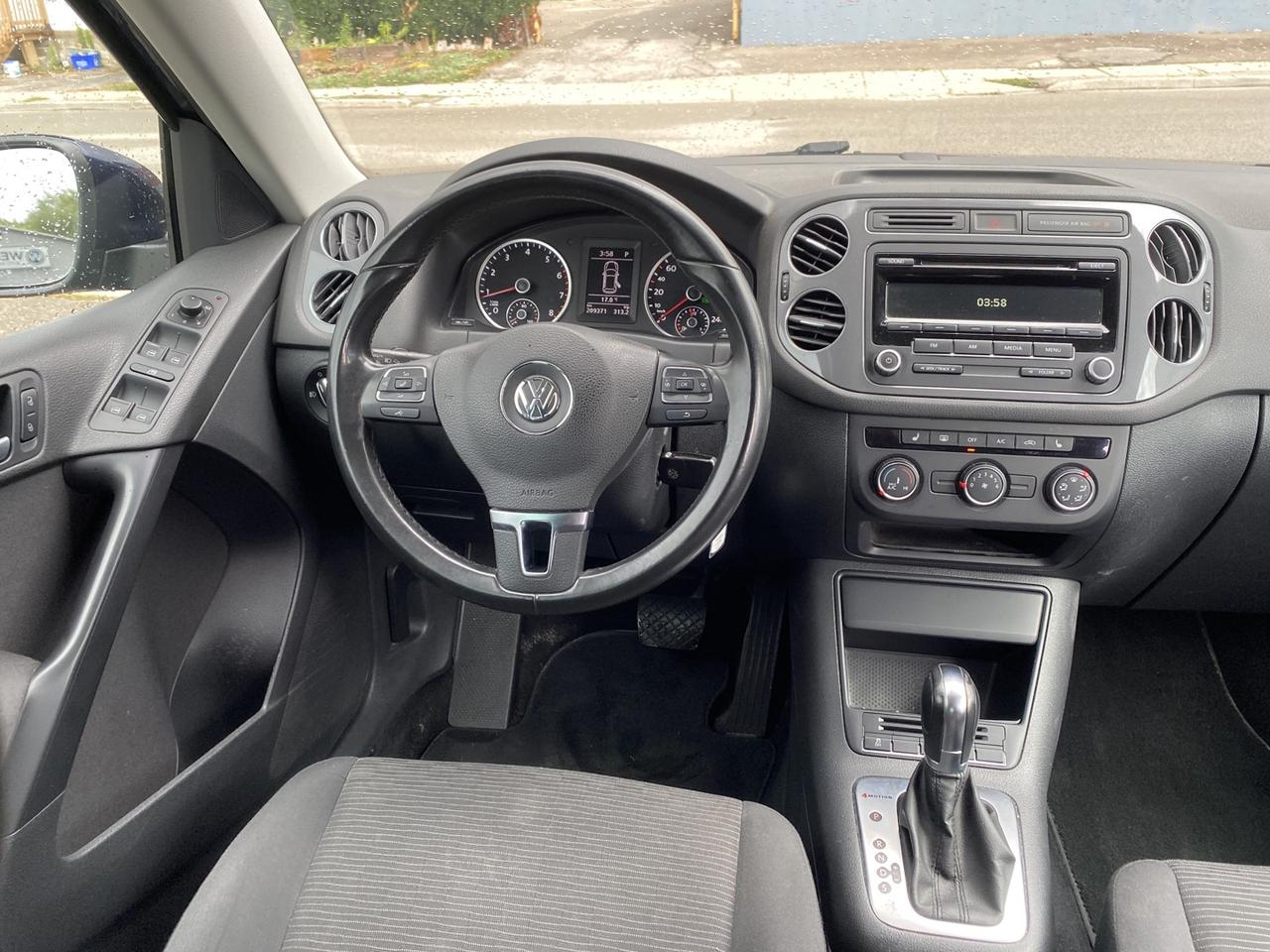 2014 Volkswagen Tiguan S Photo4