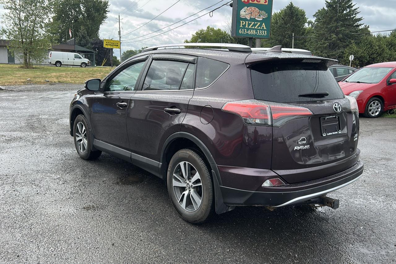 2016 Toyota RAV4 XLE - Photo #4