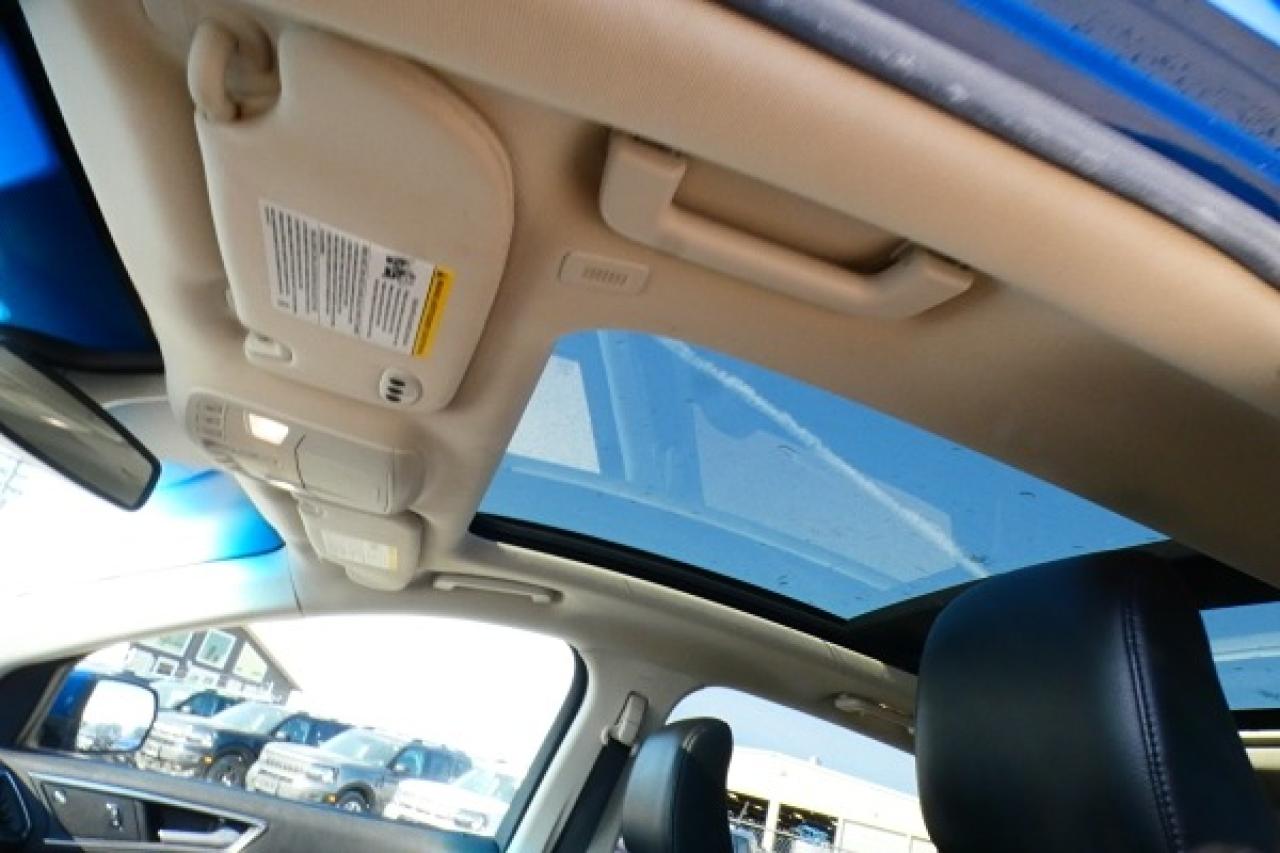 2023 Ford Edge Titanium AWD w/Htd Leather, pano S/R, BUC - Photo #17