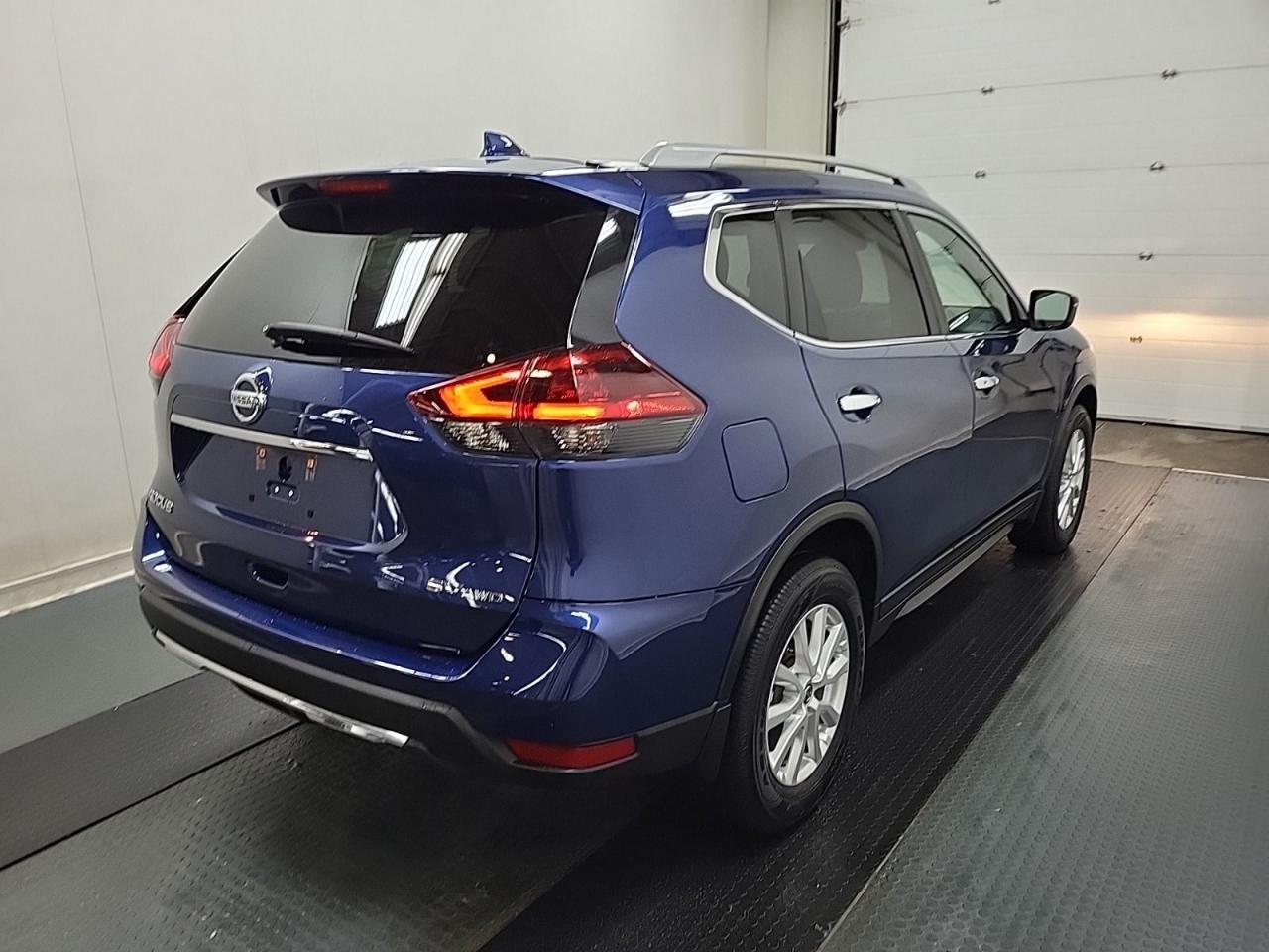 2020 Nissan Rogue SV Photo2