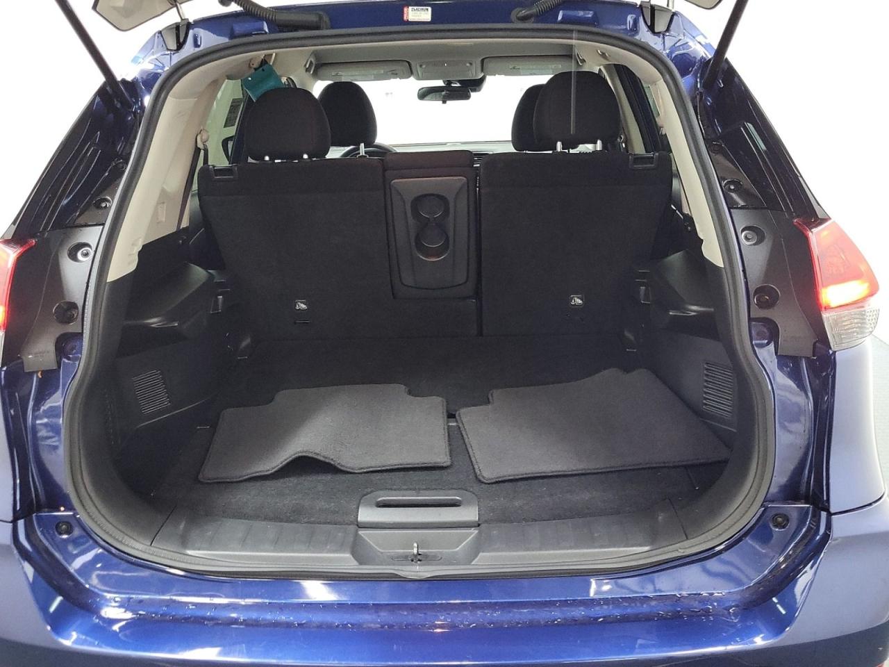 2020 Nissan Rogue SV Photo