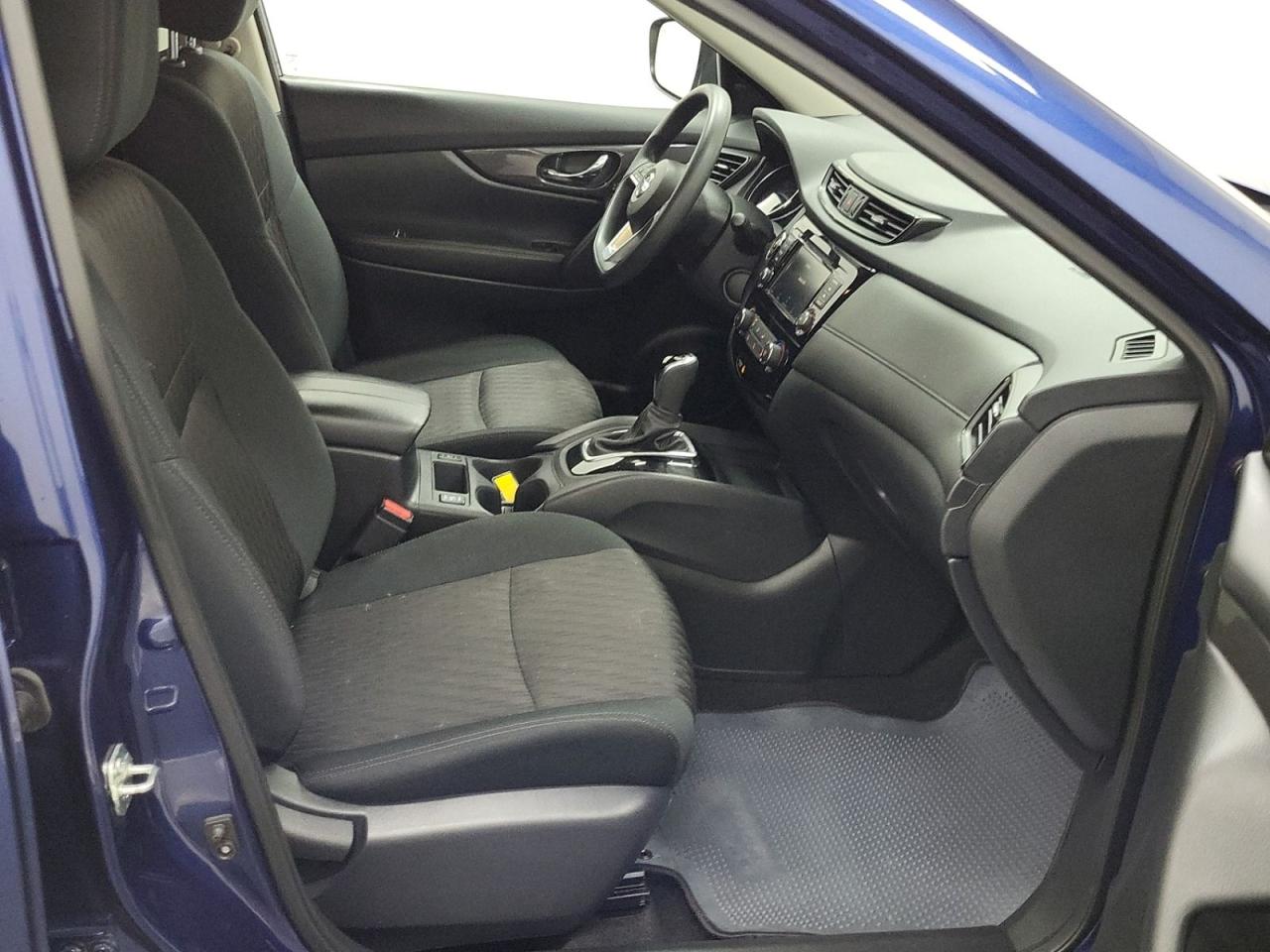 2020 Nissan Rogue SV Photo