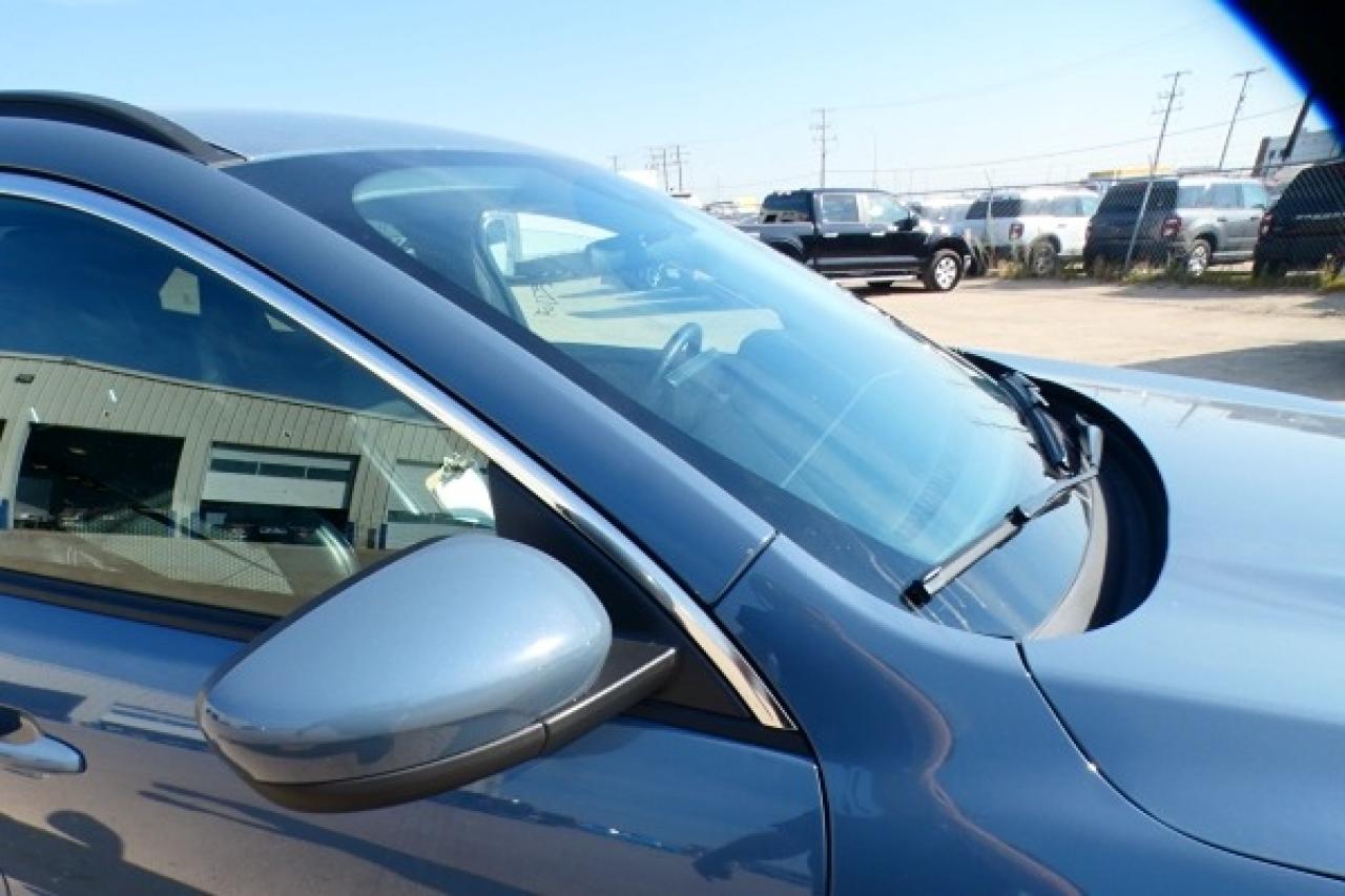 2024 Ford Escape HYBRID PHEV FWD w/Htd L.wrap, NAV, BUC - Photo #28